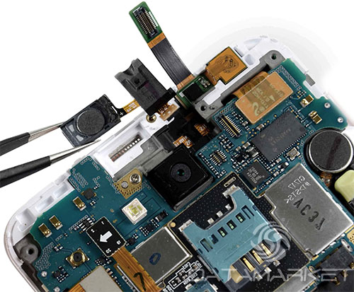 Динамик мобильного телефона или смартфона Samsung не работает.